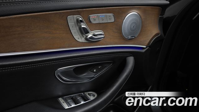 Mercedes-Benz E-Class E300 4MATIC Exclusive