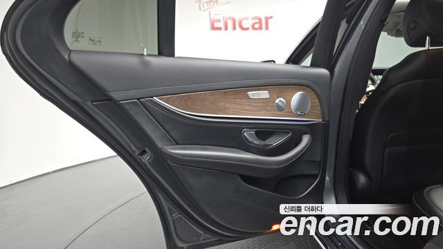 Mercedes-Benz E-Class E300 4MATIC Exclusive