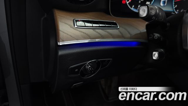 Mercedes-Benz E-Class E300 4MATIC Exclusive