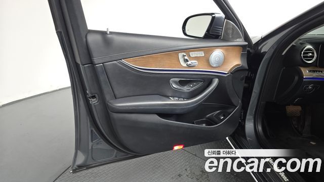Mercedes-Benz E-Class E300 4MATIC Exclusive