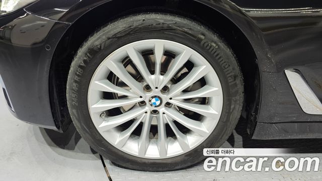 BMW 5-Series 520i Luxury