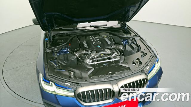 BMW 5-Series M550i xDrive
