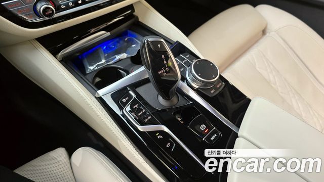 BMW 5-Series M550i xDrive