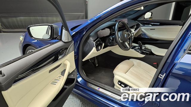 BMW 5-Series M550i xDrive