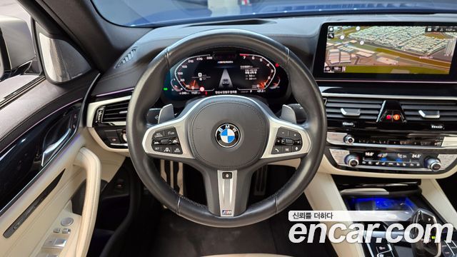 BMW 5-Series M550i xDrive