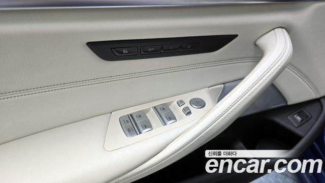 BMW 5-Series M550i xDrive