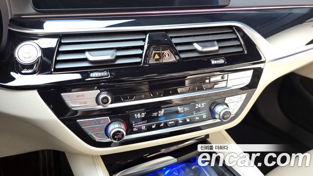 BMW 5-Series M550i xDrive