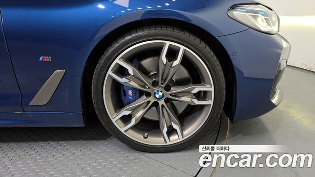 BMW 5-Series M550i xDrive