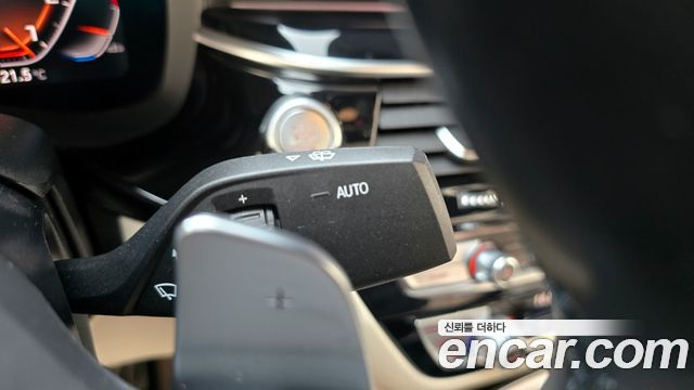 BMW 5-Series M550i xDrive
