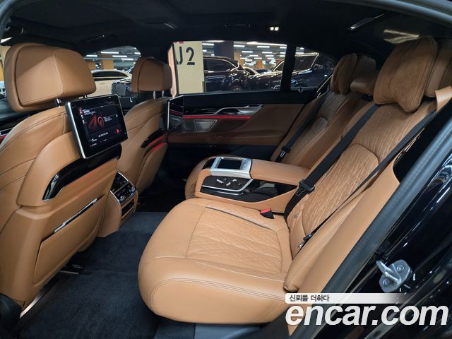 BMW 7-Series M760Li xDrive