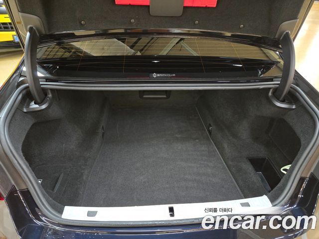 BMW 7-Series M760Li xDrive