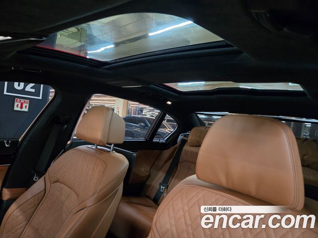 BMW 7-Series M760Li xDrive