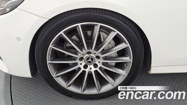 Mercedes-Benz E-Class E300 4MATIC AMG Line