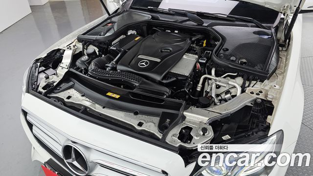 Mercedes-Benz E-Class E300 4MATIC AMG Line