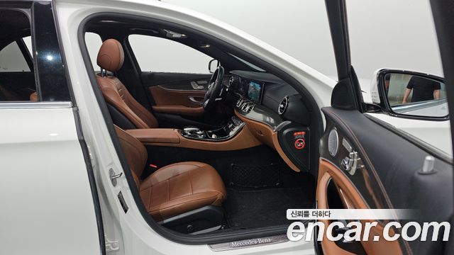 Mercedes-Benz E-Class E300 4MATIC AMG Line