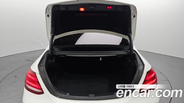 Mercedes-Benz E-Class E300 4MATIC AMG Line
