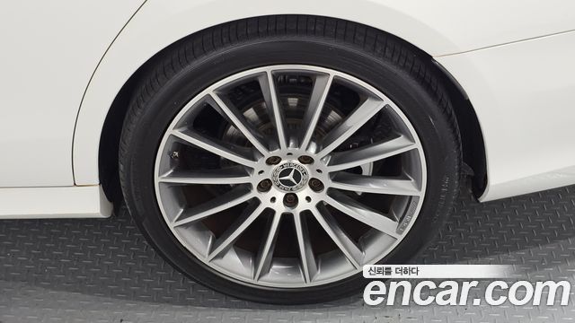 Mercedes-Benz E-Class E300 4MATIC AMG Line