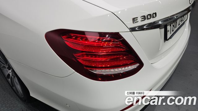 Mercedes-Benz E-Class E300 4MATIC AMG Line