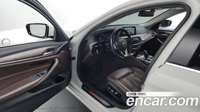 BMW 5-Series 520d xDrive Luxury Plus