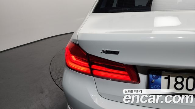BMW 5-Series 520d xDrive Luxury Plus