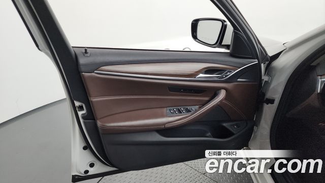BMW 5-Series 520d xDrive Luxury Plus