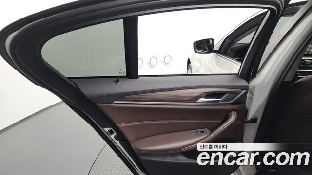 BMW 5-Series 520d xDrive Luxury Plus