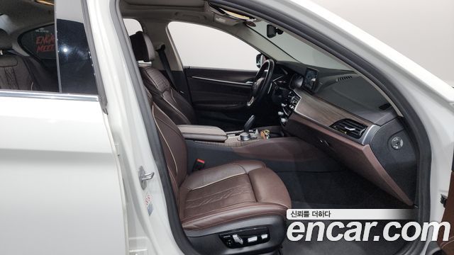 BMW 5-Series 520d xDrive Luxury Plus