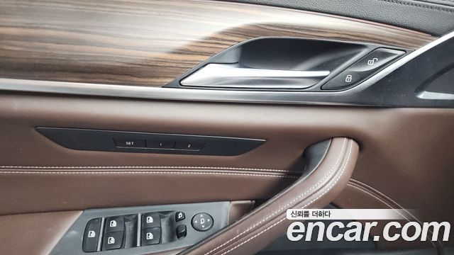 BMW 5-Series 520d xDrive Luxury Plus