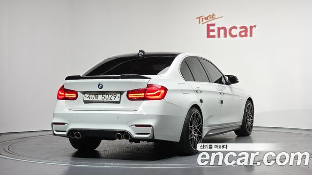 BMW 3-Series 320i Luxury