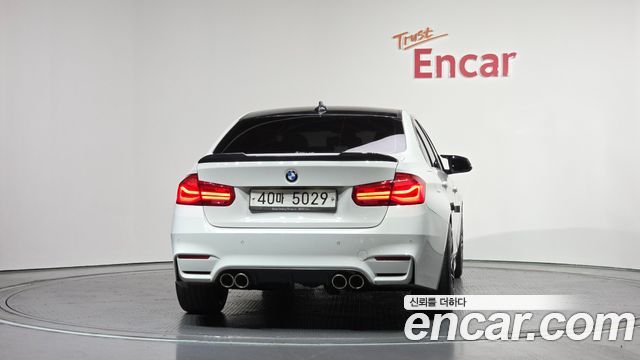 BMW 3-Series 320i Luxury