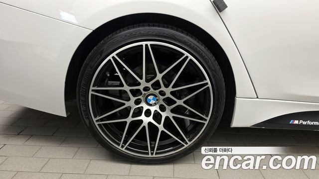 BMW 3-Series 320i Luxury