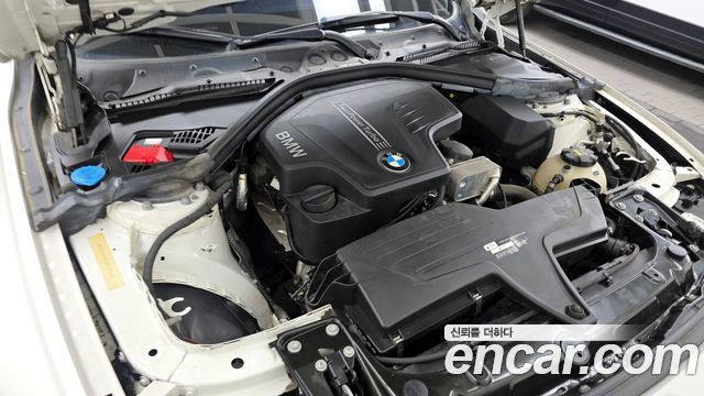 BMW 3-Series 320i Luxury