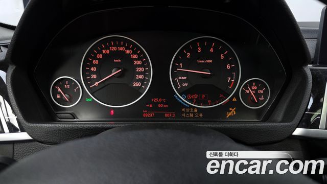 BMW 3-Series 320i Luxury