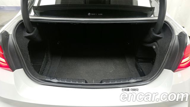 BMW 3-Series 320i Luxury