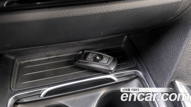 BMW 3-Series 320i Luxury