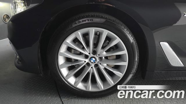 BMW 5-Series 530i xDrive Luxury Plus