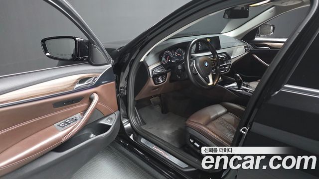 BMW 5-Series 530i xDrive Luxury Plus