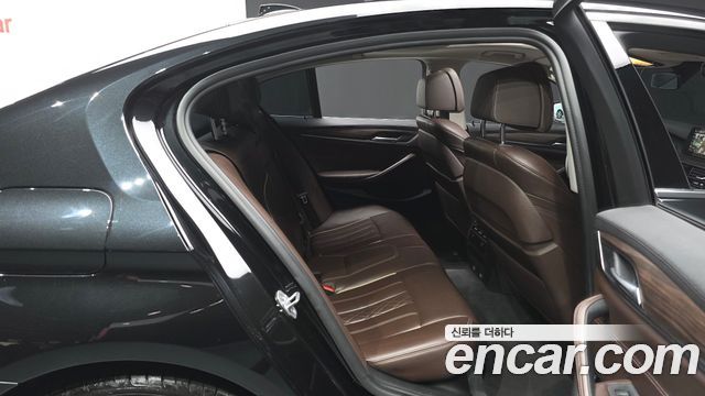BMW 5-Series 530i xDrive Luxury Plus