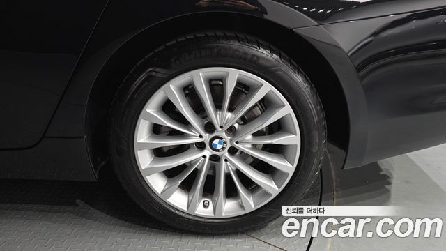 BMW 5-Series 530i xDrive Luxury Plus