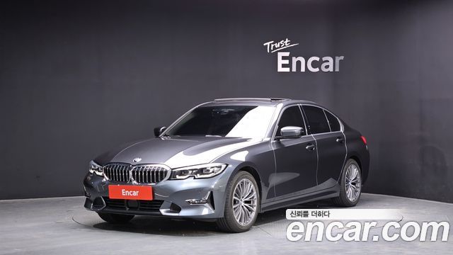 BMW 3-Series 320i Luxury