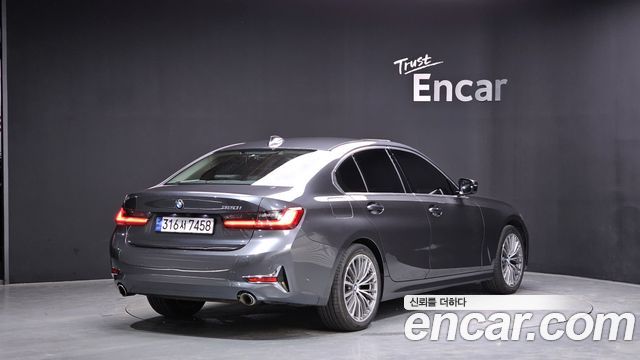 BMW 3-Series 320i Luxury