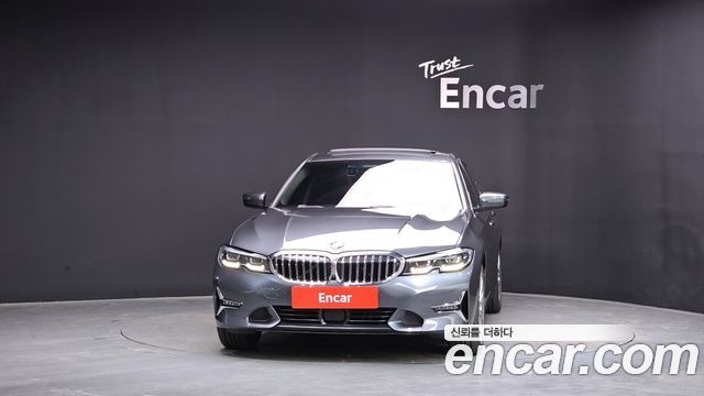 BMW 3-Series 320i Luxury
