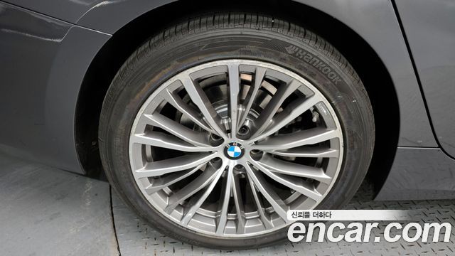 BMW 3-Series 320i Luxury