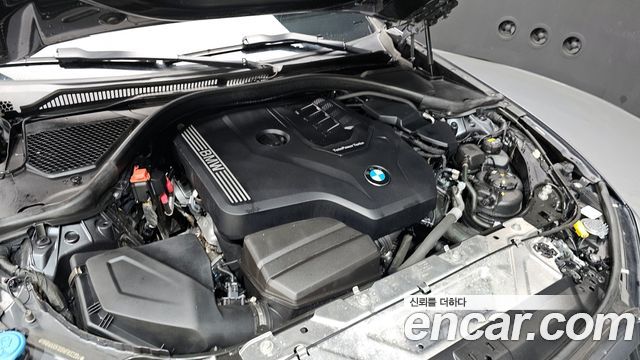 BMW 3-Series 320i Luxury