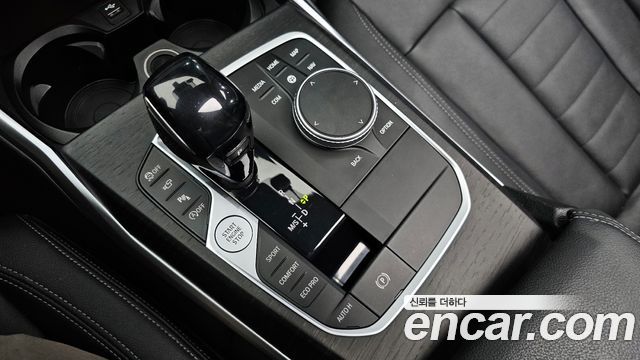 BMW 3-Series 320i Luxury