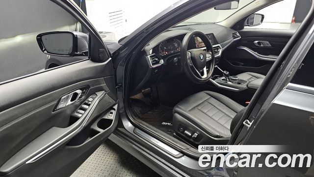 BMW 3-Series 320i Luxury