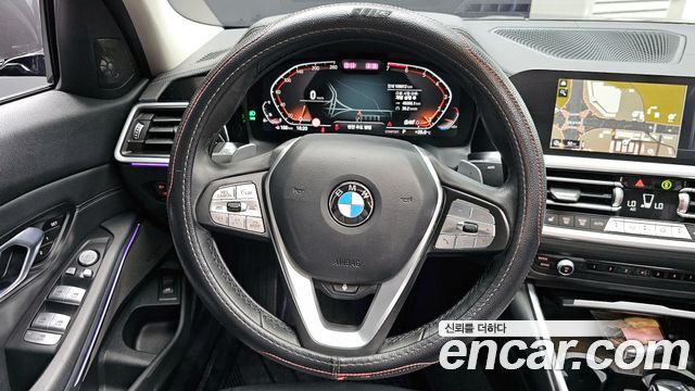 BMW 3-Series 320i Luxury