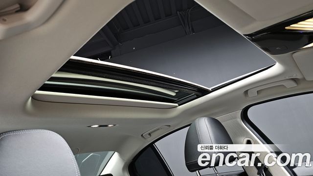 BMW 3-Series 320i Luxury