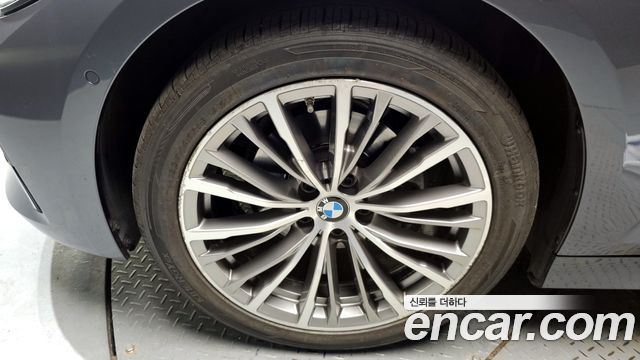 BMW 3-Series 320i Luxury
