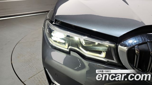BMW 3-Series 320i Luxury